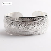 Load image into Gallery viewer, save_the_ocean_jewelry_jewellry_australia_uk_canada_helping_save_sea_life_animals_help_oceans_creatures_sea_turtles_sharks_whales_turtle_tracker_bracelet_dolphin_dolphins_whale_shark_wave_ring_anklets_bracelets_necklace_earrings_anklets,choker_rings_tshirt_caps_apparel_seashell_shell_charity_conservation_beach_life_helping_seas_oceans_planet_coral_reefs_wildlife